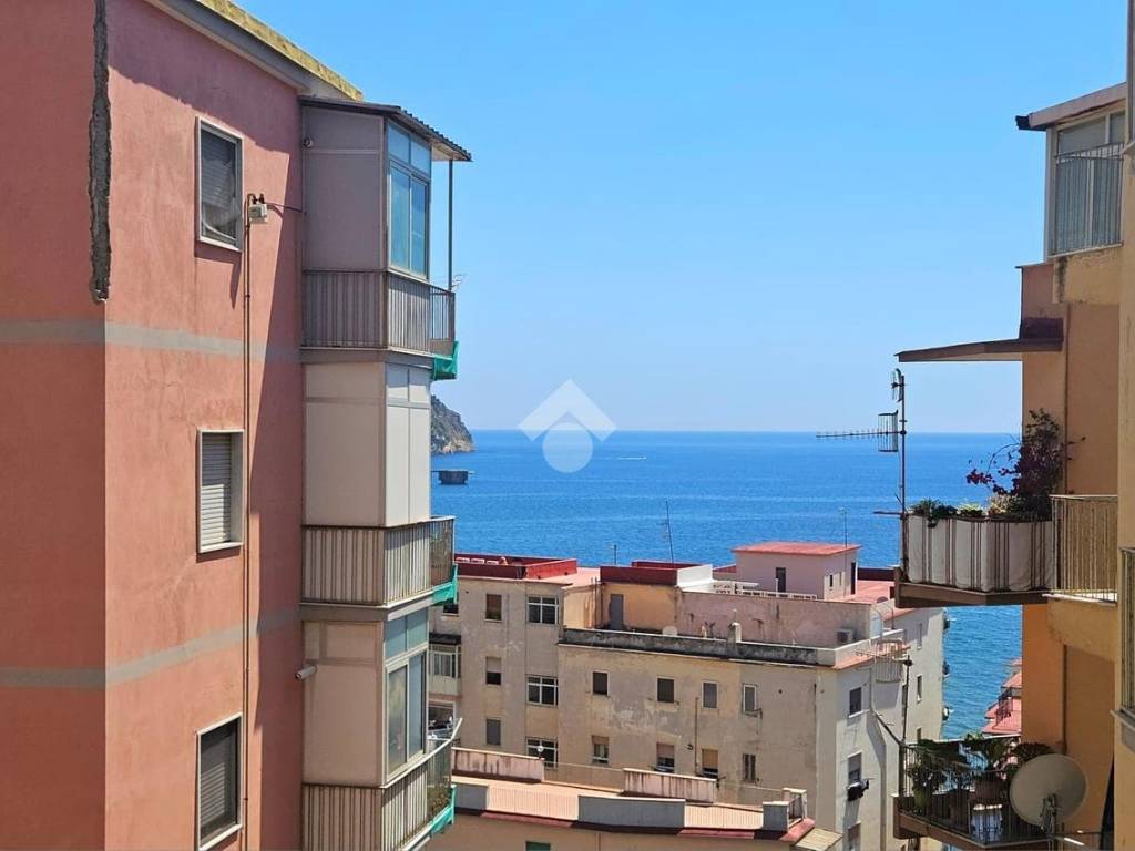 appartamento in vendita a Napoli in zona Bagnoli