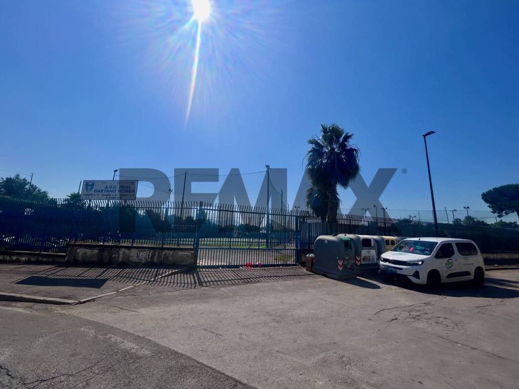 negozio in vendita a Napoli in zona Miano