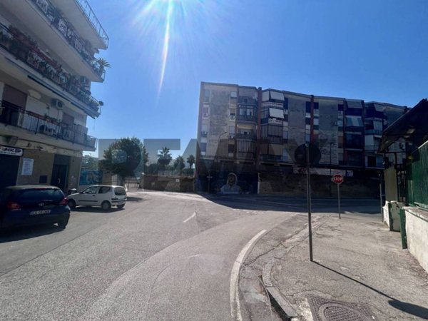 negozio in vendita a Napoli in zona Miano