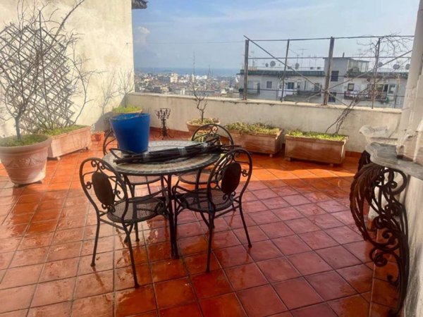 appartamento in vendita a Napoli in zona San Carlo all'Arena