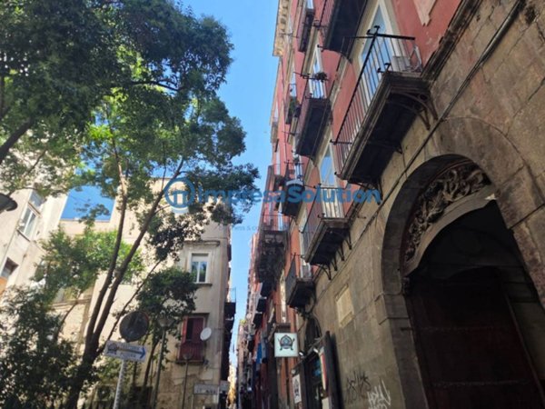 negozio in vendita a Napoli in zona San Lorenzo
