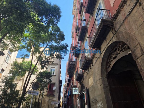 negozio in vendita a Napoli in zona San Lorenzo