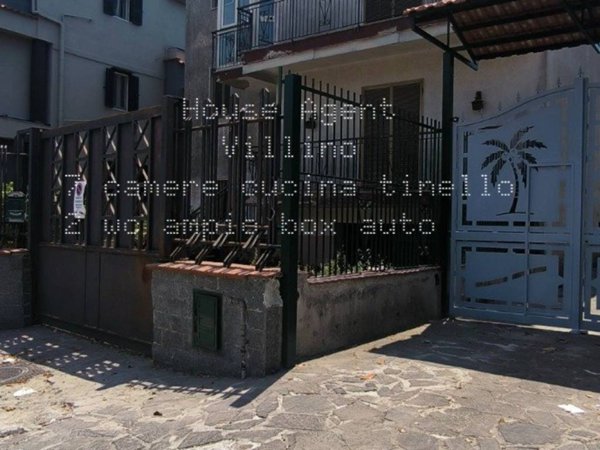 casa indipendente in vendita a Napoli in zona Camaldoli
