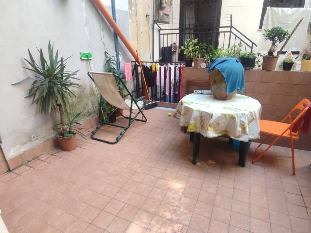appartamento in vendita a Napoli in zona San Carlo all'Arena