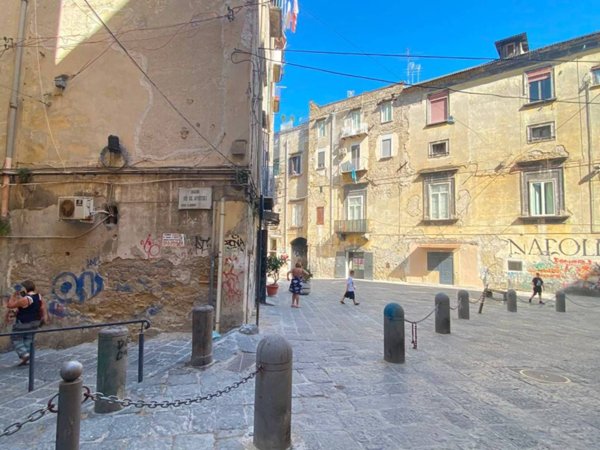 appartamento in vendita a Napoli in zona Mercato
