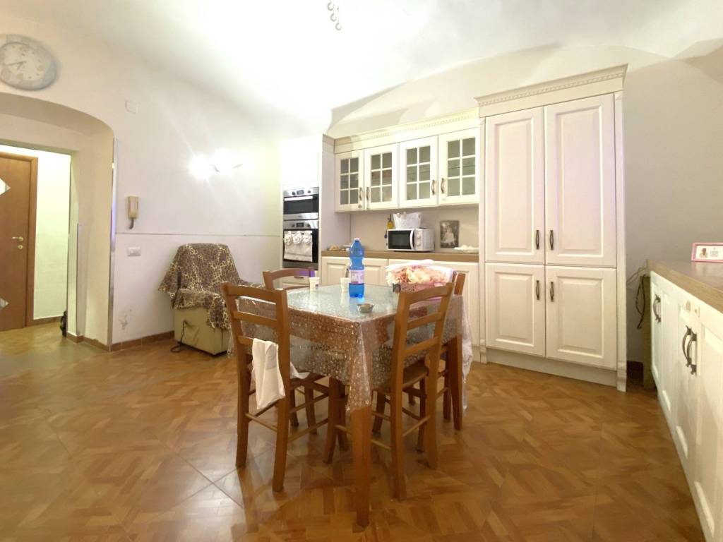 appartamento in vendita a Napoli in zona Arenella