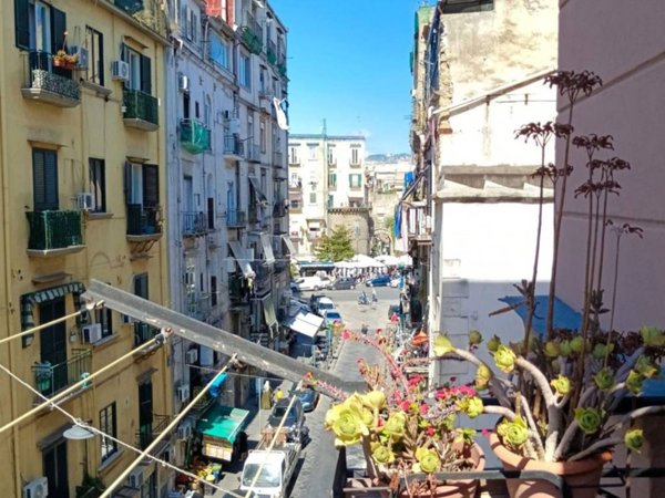 appartamento in vendita a Napoli in zona Pendino / San Giuseppe