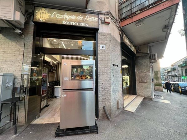 negozio in vendita a Napoli in zona Arenella