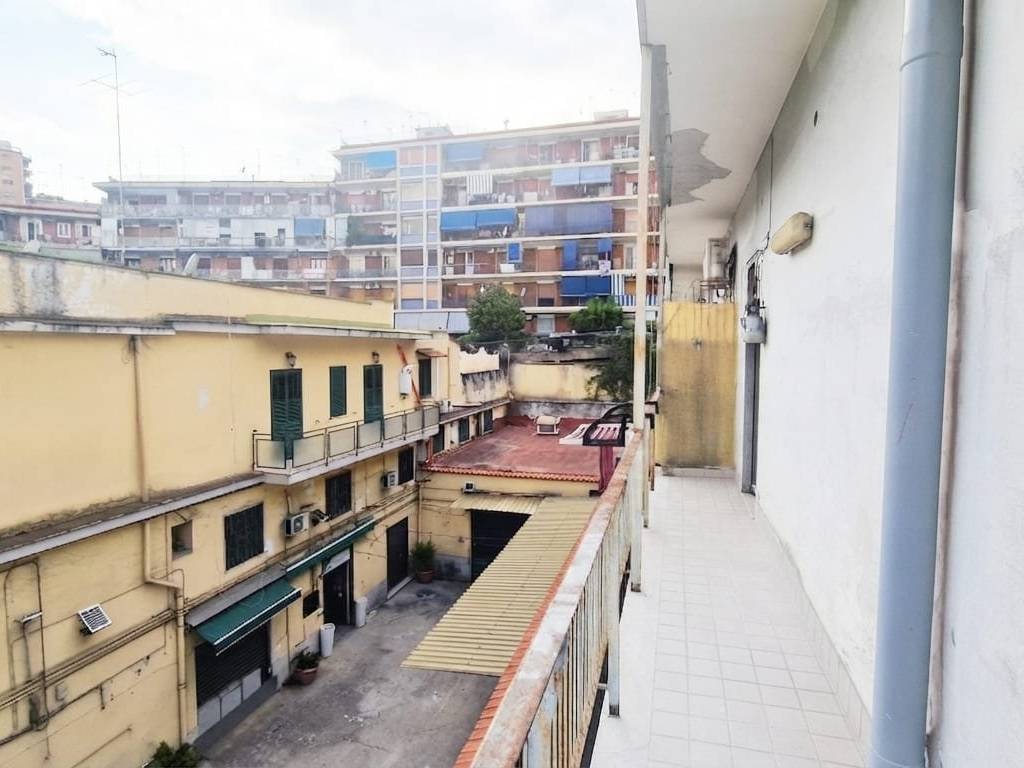 appartamento in vendita a Napoli in zona San Carlo all'Arena