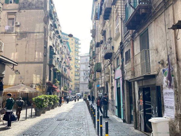 appartamento in vendita a Napoli in zona Stella