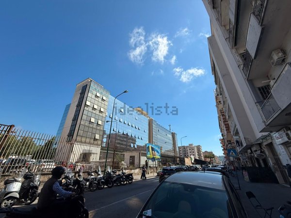 locale commerciale in vendita a Napoli in zona Fuorigrotta