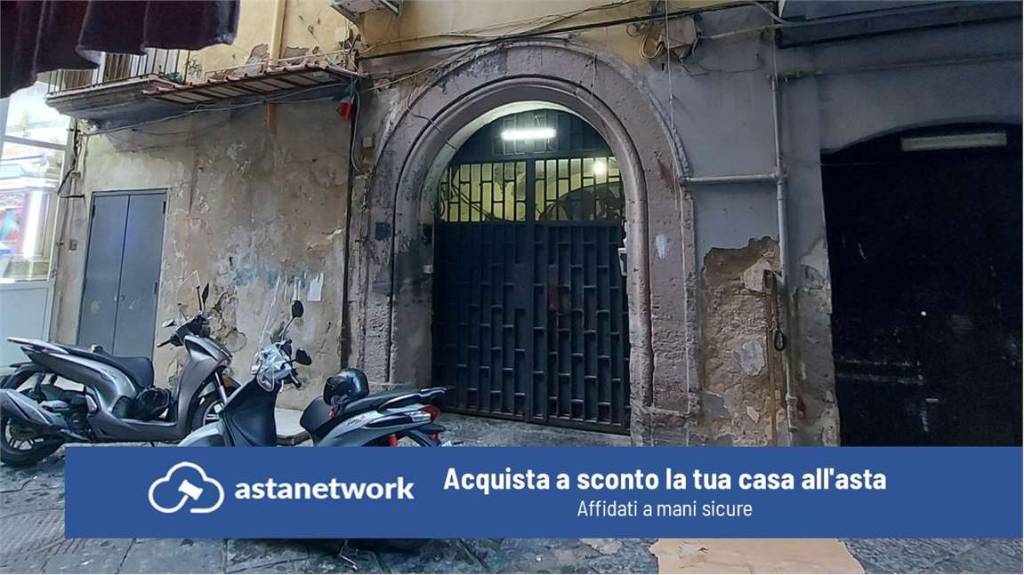 appartamento in vendita a Napoli in zona Pendino / San Giuseppe