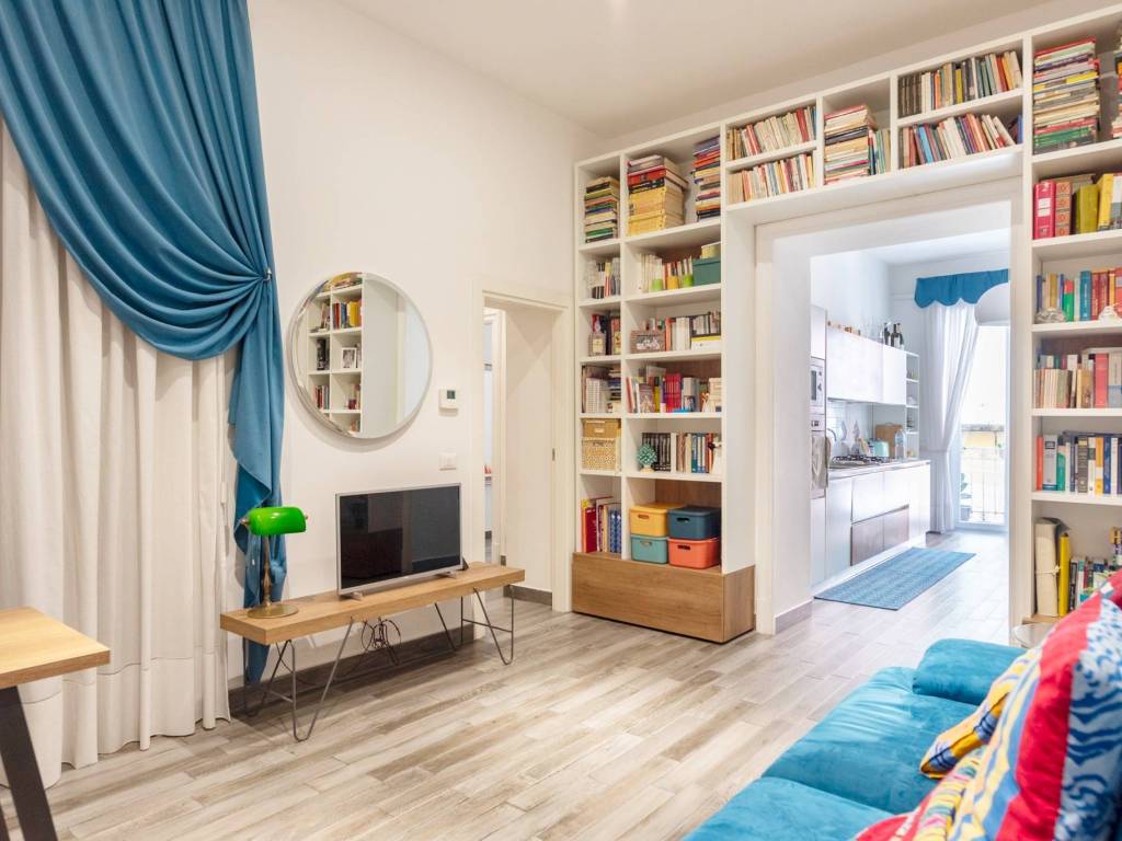appartamento in vendita a Napoli in zona Chiaia