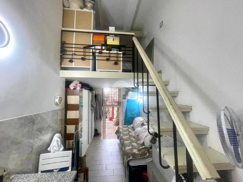 appartamento in vendita a Napoli in zona San Carlo all'Arena