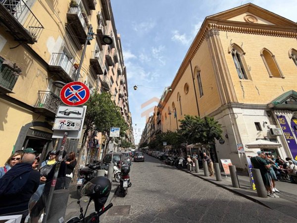 negozio in vendita a Napoli in zona Pendino / San Giuseppe