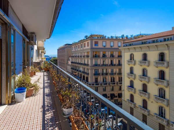 appartamento in vendita a Napoli in zona Chiaia