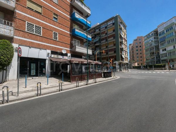negozio in vendita a Napoli in zona Vomero