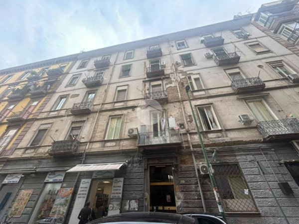appartamento in vendita a Napoli in zona San Carlo all'Arena
