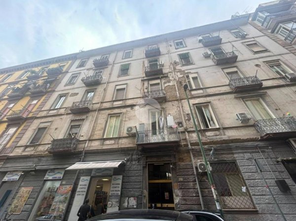 appartamento in vendita a Napoli in zona San Carlo all'Arena