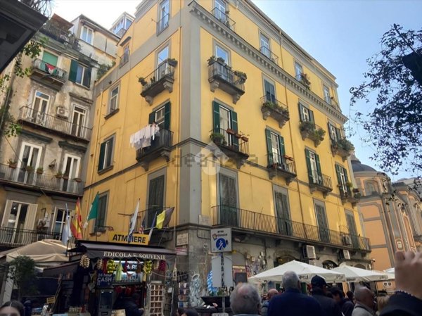 appartamento in vendita a Napoli in zona San Lorenzo