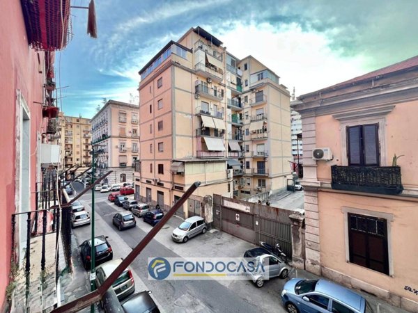 appartamento in vendita a Napoli in zona San Carlo all'Arena
