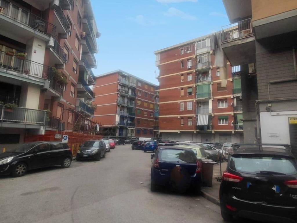 negozio in vendita a Napoli in zona Soccavo