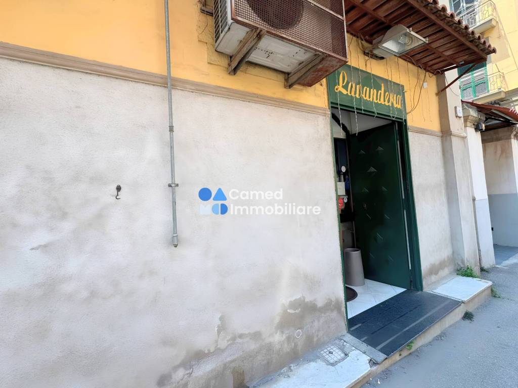 negozio in vendita a Napoli in zona Stella