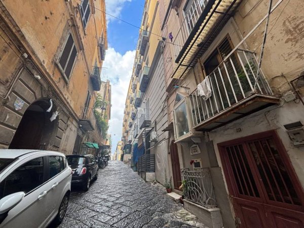 appartamento in vendita a Napoli in zona Stella