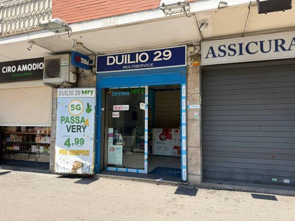 negozio in vendita a Napoli in zona Fuorigrotta
