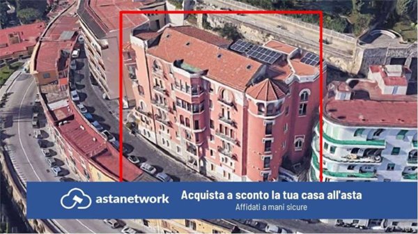 appartamento in vendita a Napoli in zona Chiaia