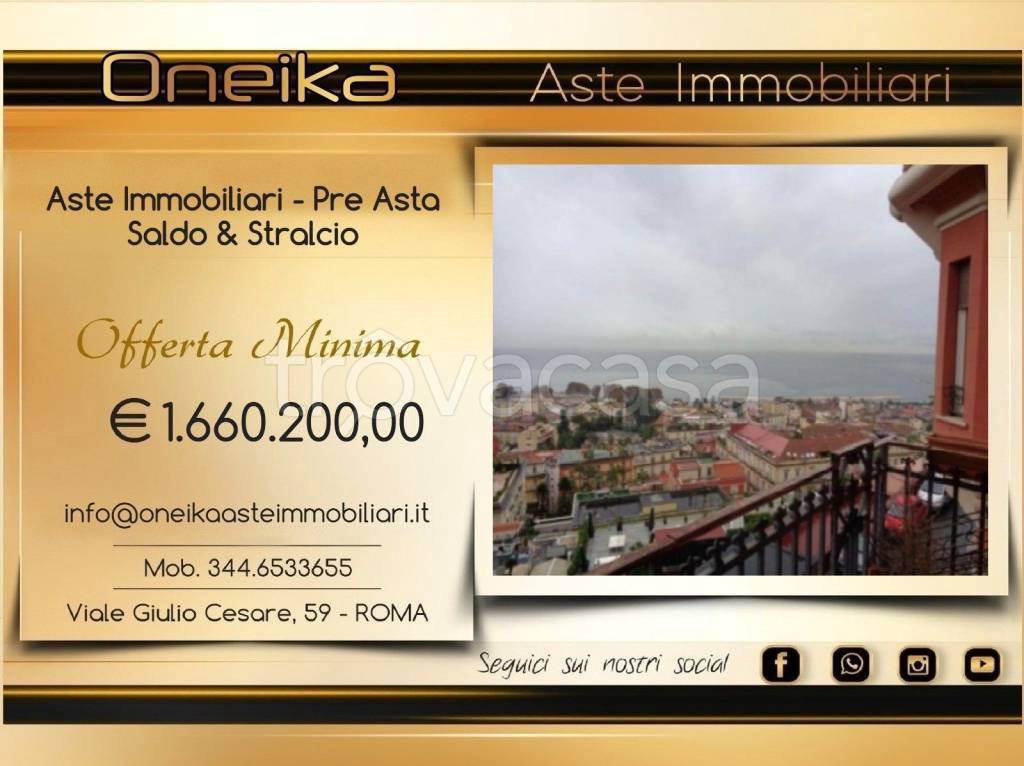 appartamento in vendita a Napoli in zona Chiaia