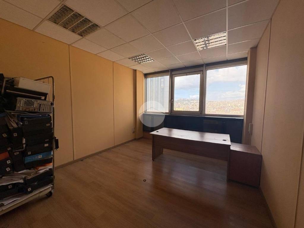 ufficio in vendita a Napoli in zona Vicaria