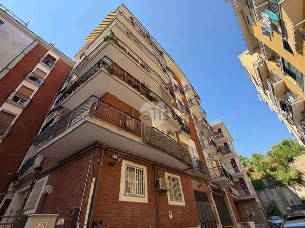 appartamento in vendita a Napoli in zona San Carlo all'Arena