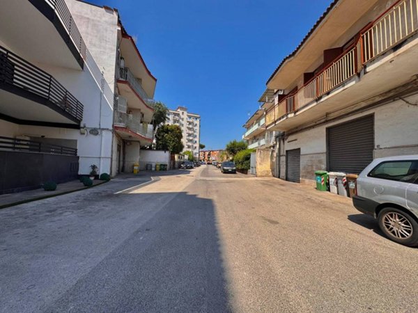 locale commerciale in vendita a Napoli