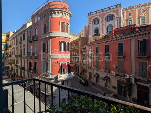 appartamento in vendita a Napoli in zona Chiaia
