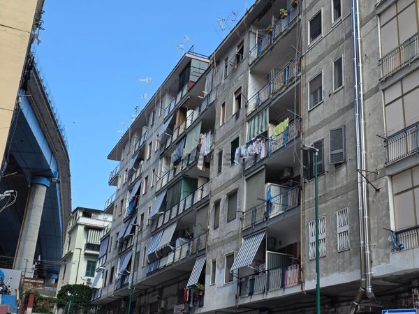 appartamento in vendita a Napoli in zona San Carlo all'Arena