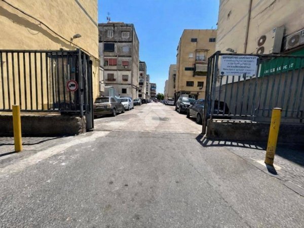 appartamento in vendita a Napoli in zona Poggioreale