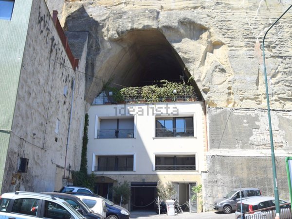 appartamento in vendita a Napoli in zona Chiaia
