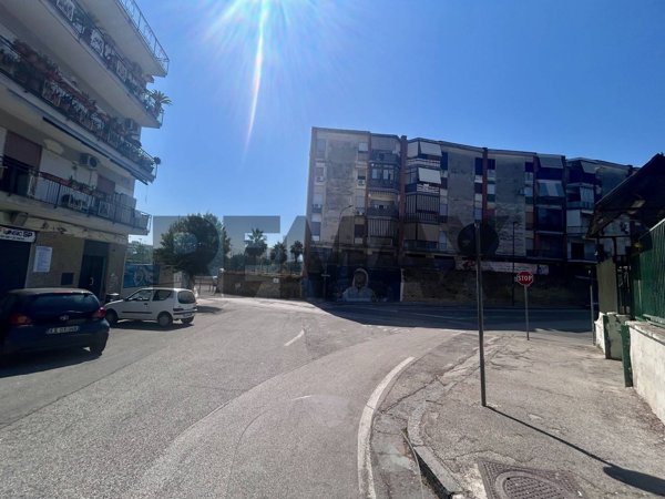locale commerciale in vendita a Napoli in zona Miano