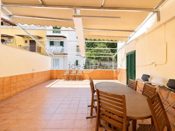 appartamento in vendita a Napoli in zona Stella