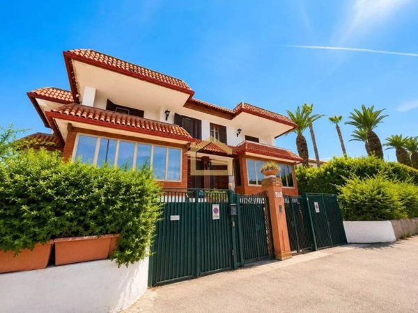 casa indipendente in vendita a Napoli in zona Chiaiano