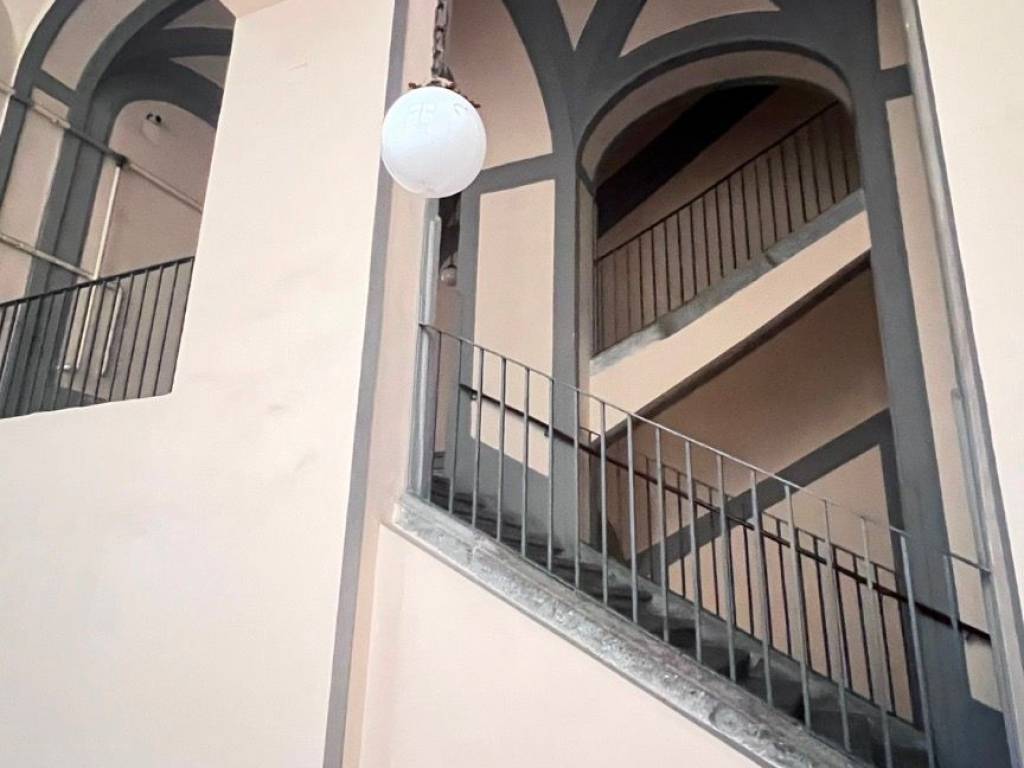 appartamento in vendita a Napoli in zona Chiaia