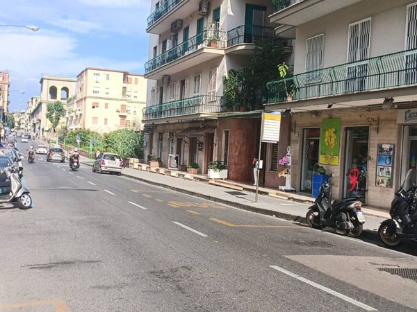 negozio in vendita a Napoli in zona Chiaia