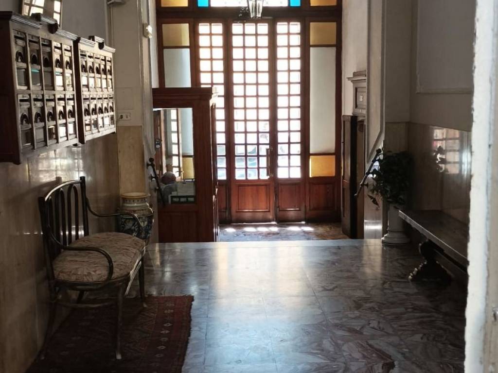 appartamento in vendita a Napoli in zona Chiaia