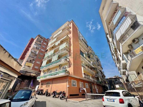 appartamento in vendita a Napoli in zona Fuorigrotta
