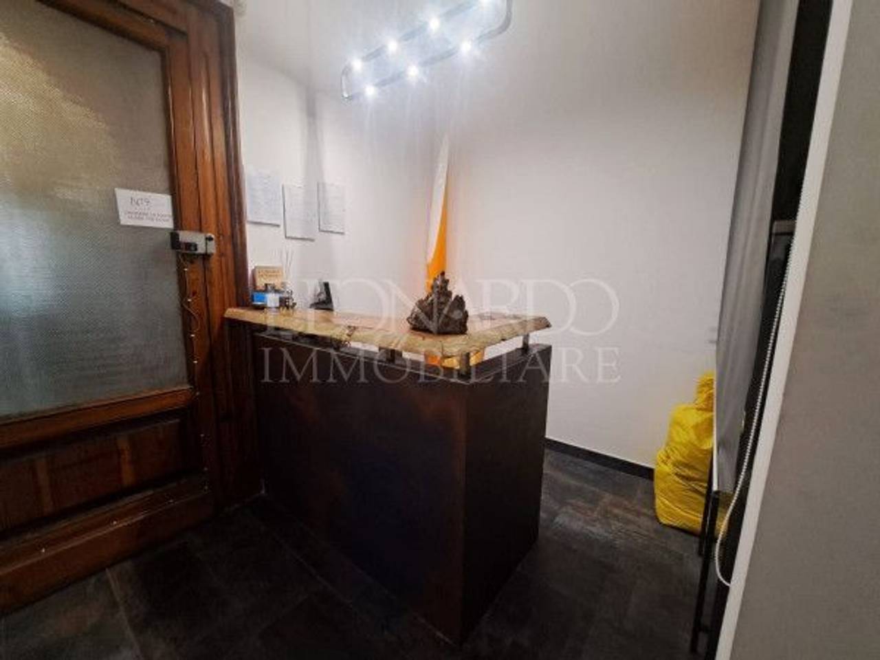 appartamento in vendita a Napoli in zona Chiaia