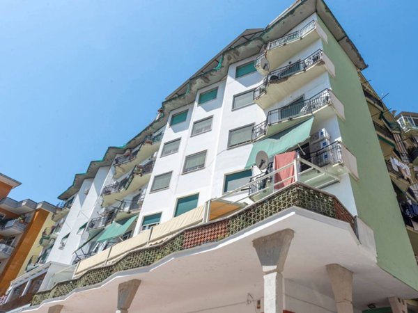 appartamento in vendita a Napoli in zona San Carlo all'Arena