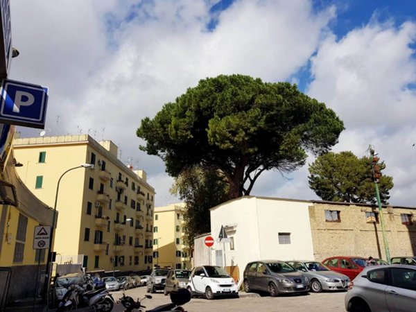 appartamento in vendita a Napoli in zona Stella