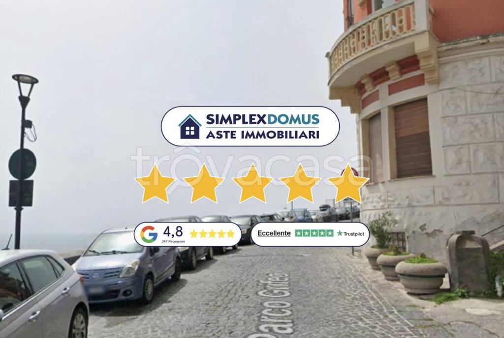 appartamento in vendita a Napoli in zona Chiaia