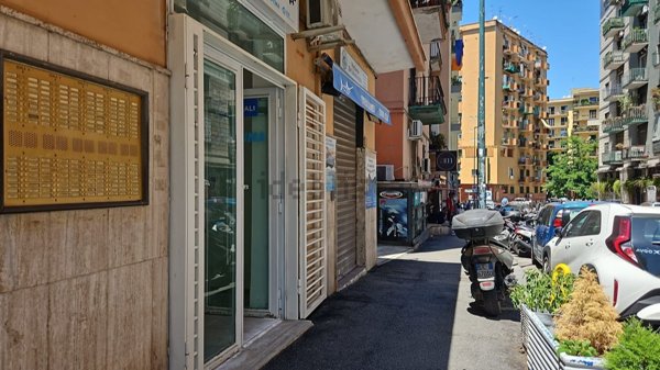 locale commerciale in vendita a Napoli in zona Vomero